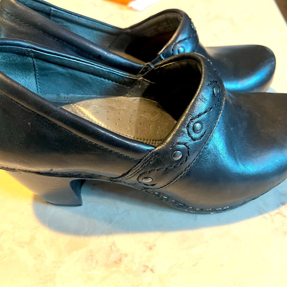 Black Dansko 37